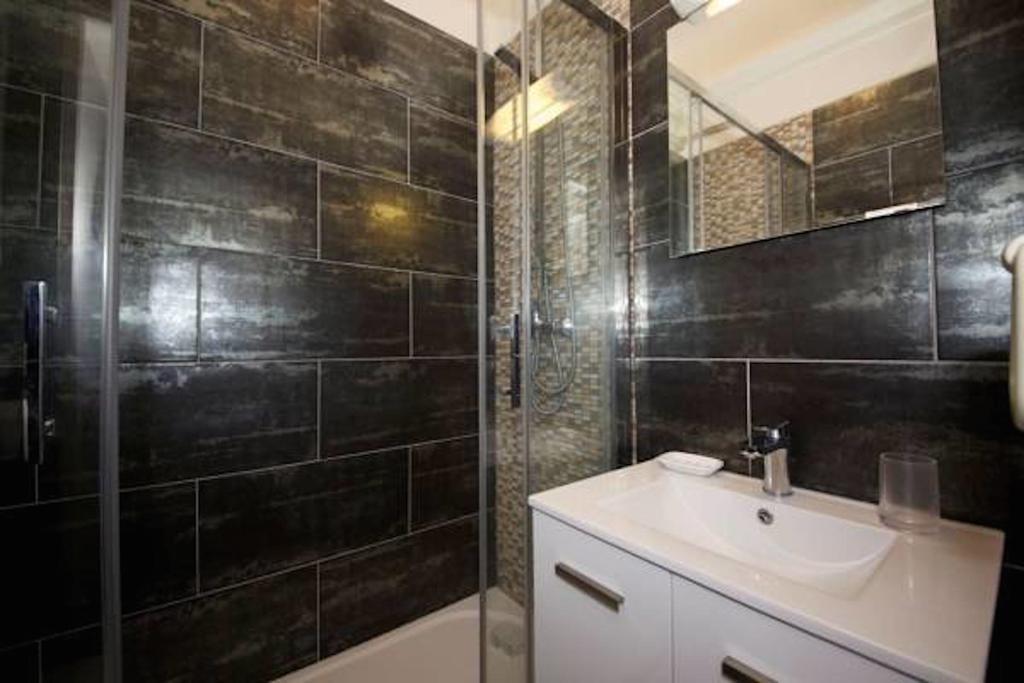 Private Studio - Avenue Des Champs-elysees Parijs